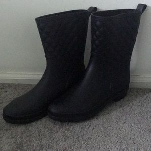 913 black ankle rain boots